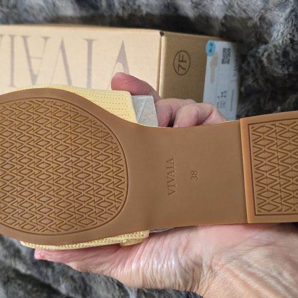 Vivaia Cleo Buttermilk Slides Size 7 - Picture 7 of 10